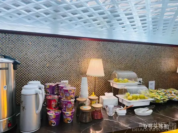 First Class Lounge – photos 3
