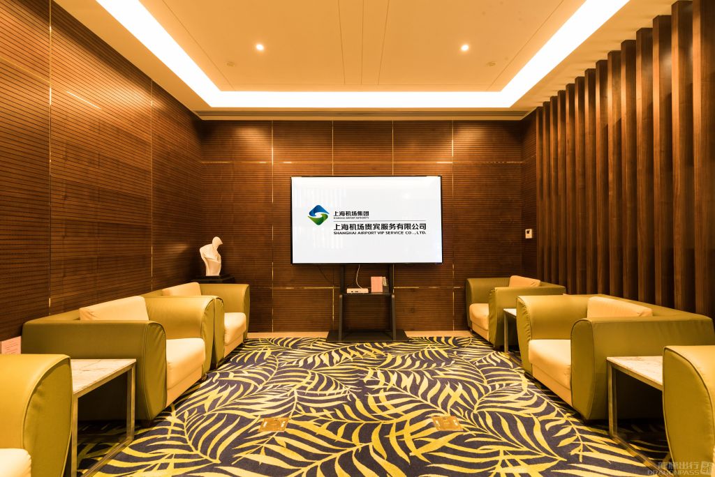 V03 VIP Lounge — food & bar