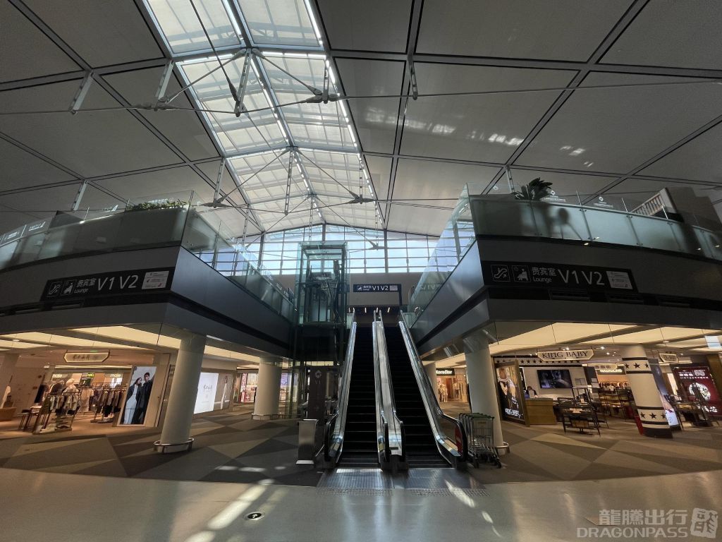 First Class Lounge V1 (T2 - Dom) — seating area