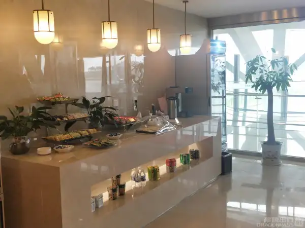 First Class/Business Class Lounge (Intl) – photos 3