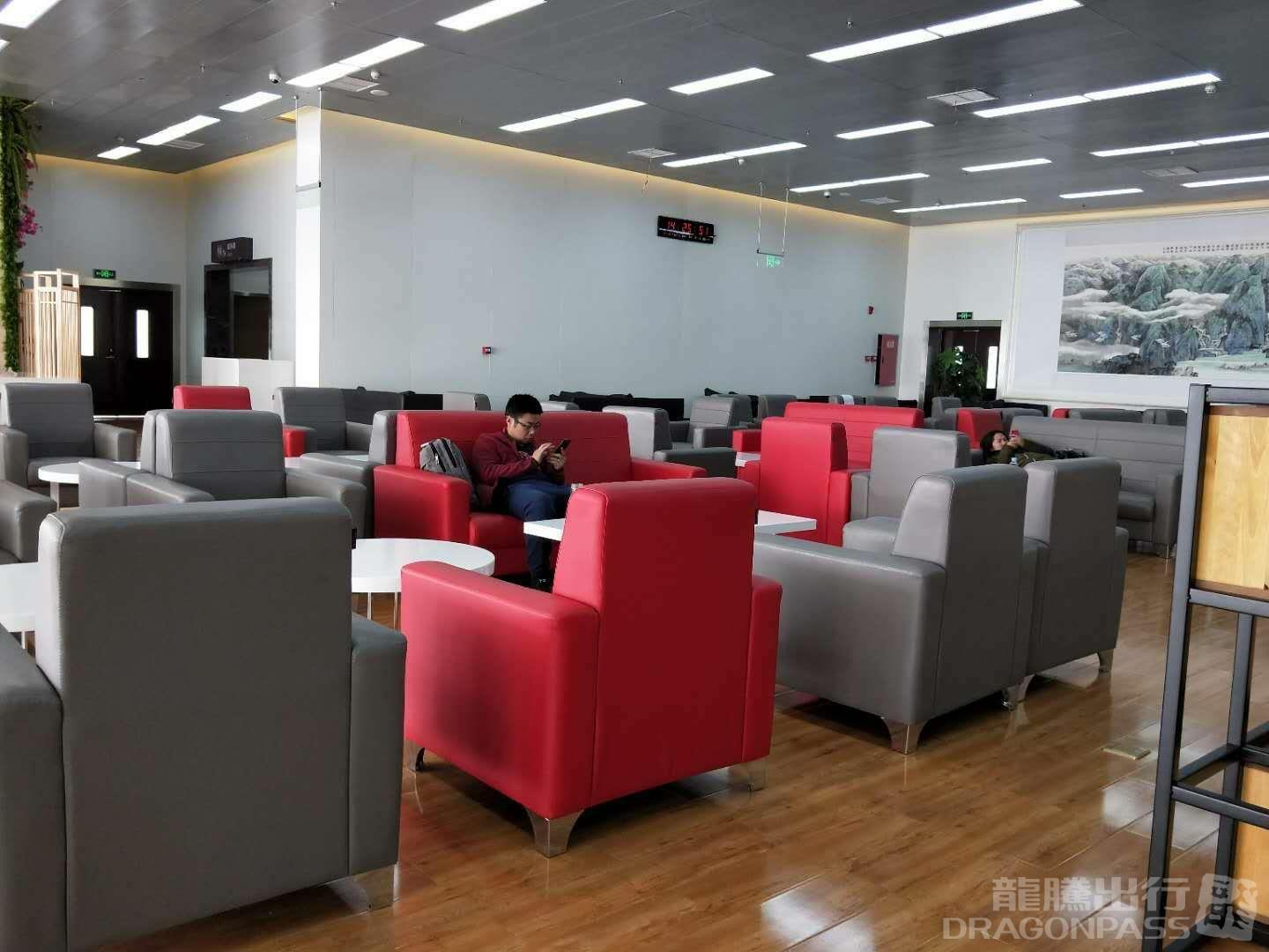 First Class Lounge atmosphere, image 6