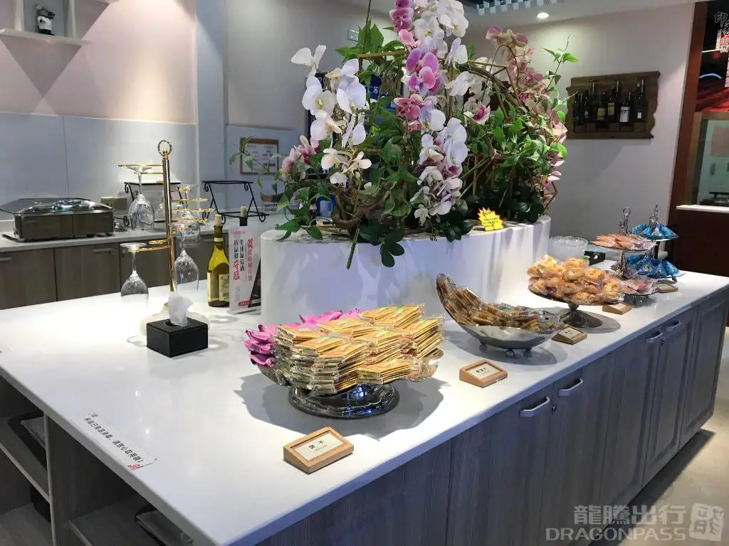 First Class Lounge – photos 16