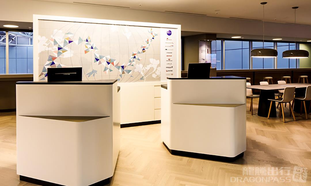 Aspire ONE Lounge — food & bar