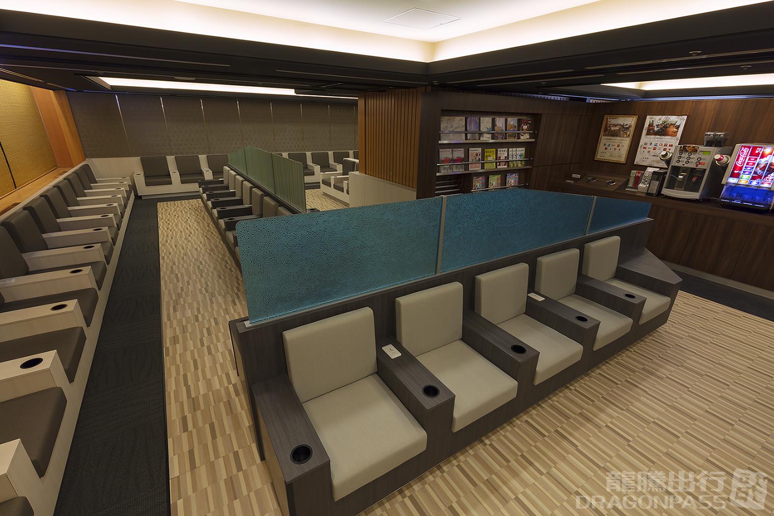 IASS Executive Lounge atmosphere, image 3