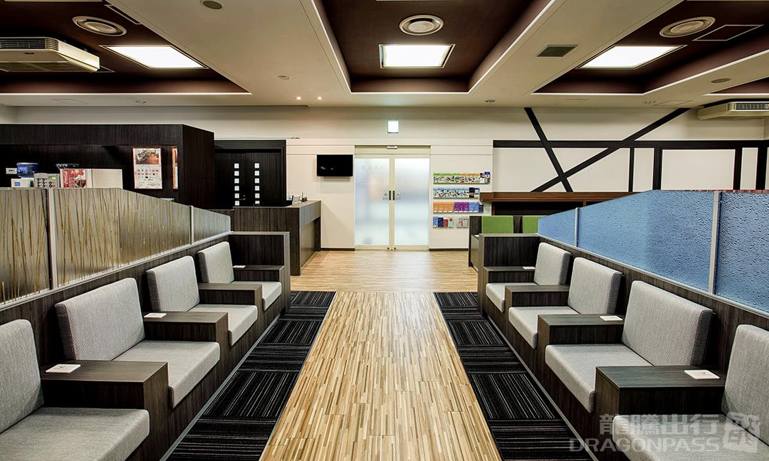 IASS Executive Lounge atmosphere, image 6