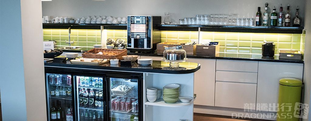 Executive Lounge — food & bar