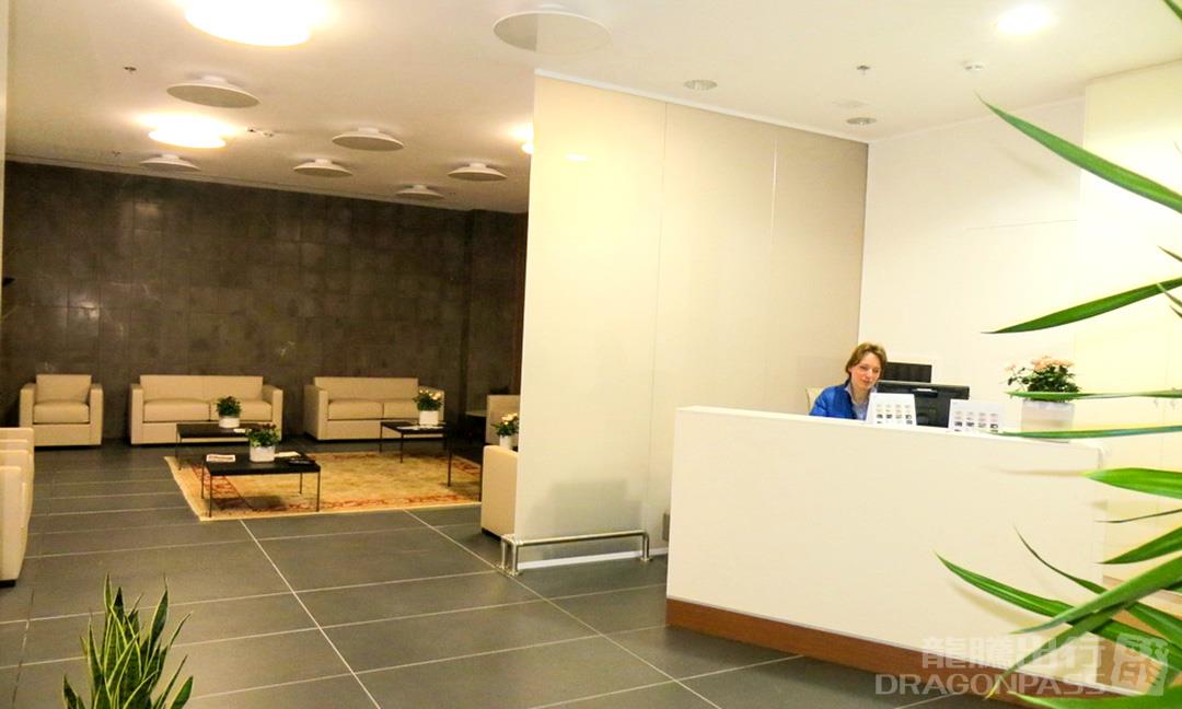 VIP Lounge and Fast Track