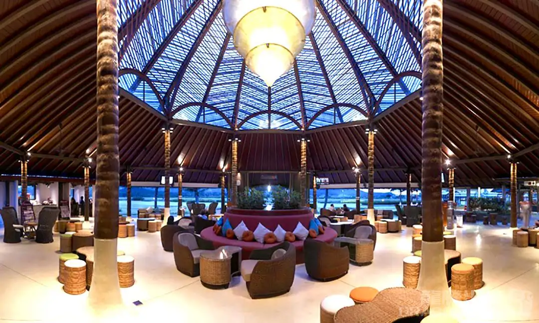Blue Ribbon Club Lounge – photos 1