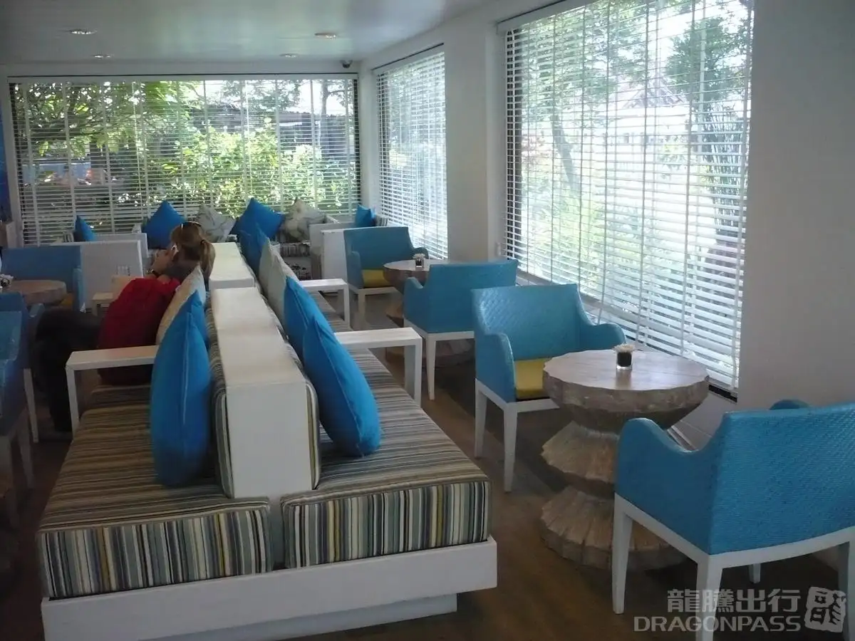 Blue Ribbon Club Lounge – photos 1