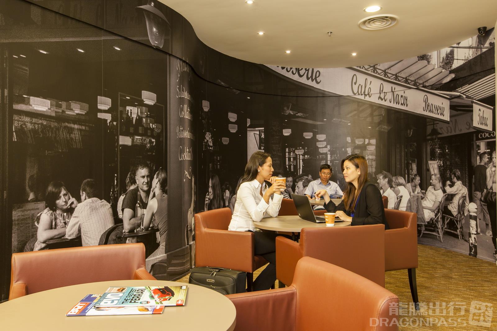 Sky Lounge atmosphere, image 5