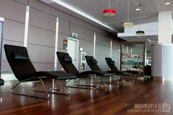 Converse Bank Business Lounge - 1