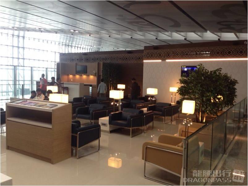 Travel Club Lounge — food & bar