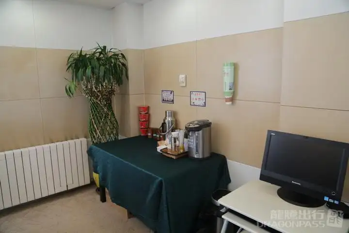 International First Class Lounge – photos 3