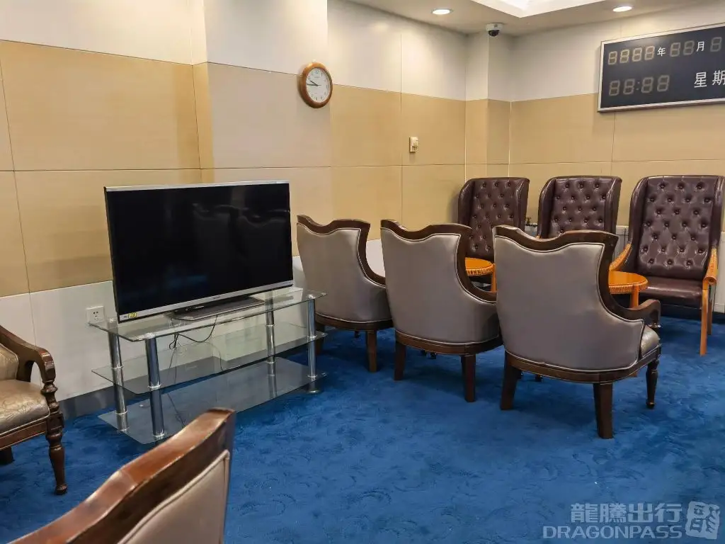 International First Class Lounge – photos 5
