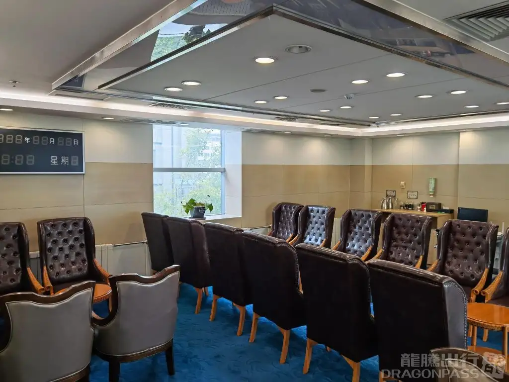 International First Class Lounge – photos 7