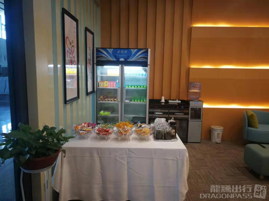 First Class Lounge (No. 2 Lounge) atmosphere, image 8