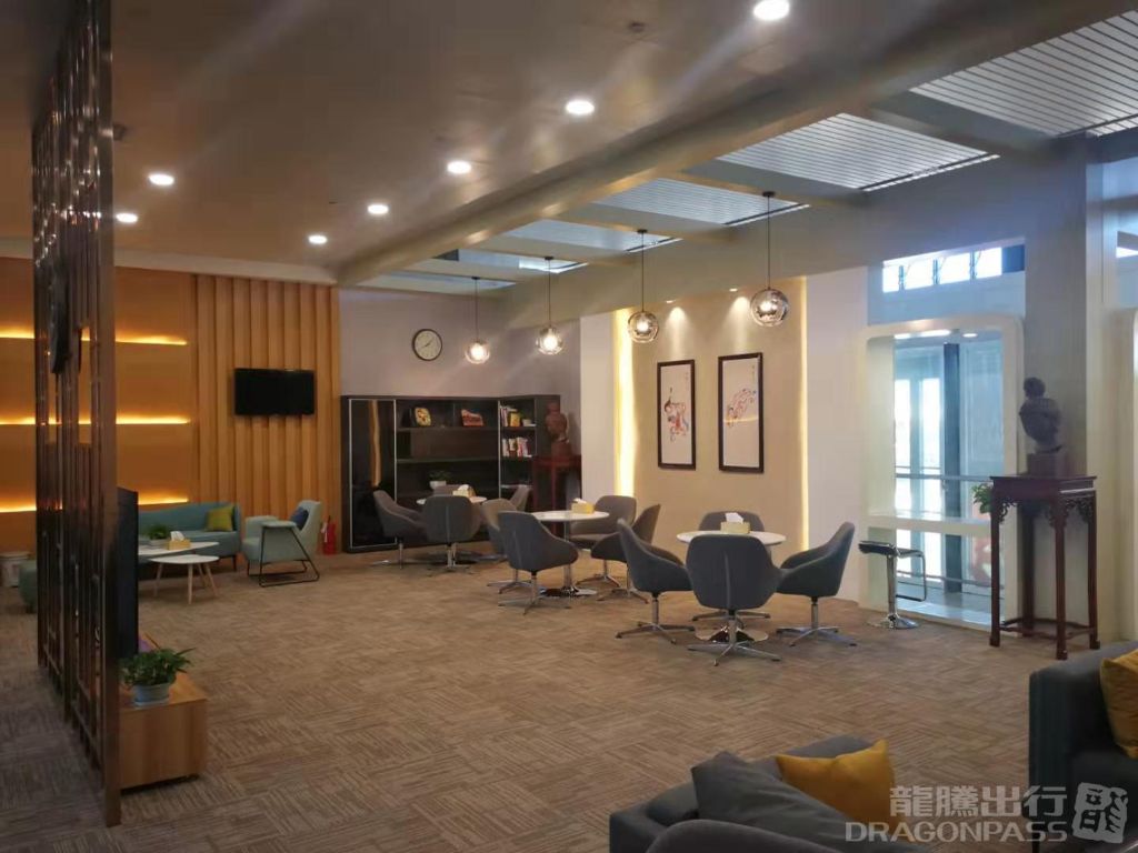 First Class Lounge (No. 2 Lounge) atmosphere, image 4