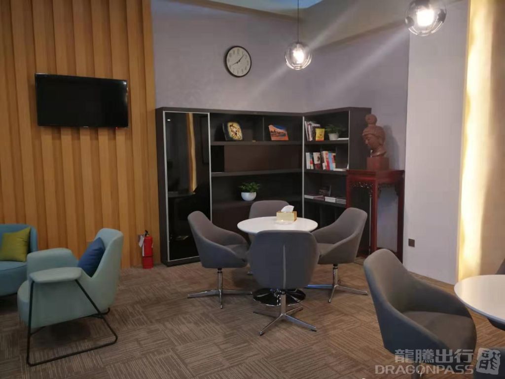 First Class Lounge (No. 2 Lounge) atmosphere, image 6
