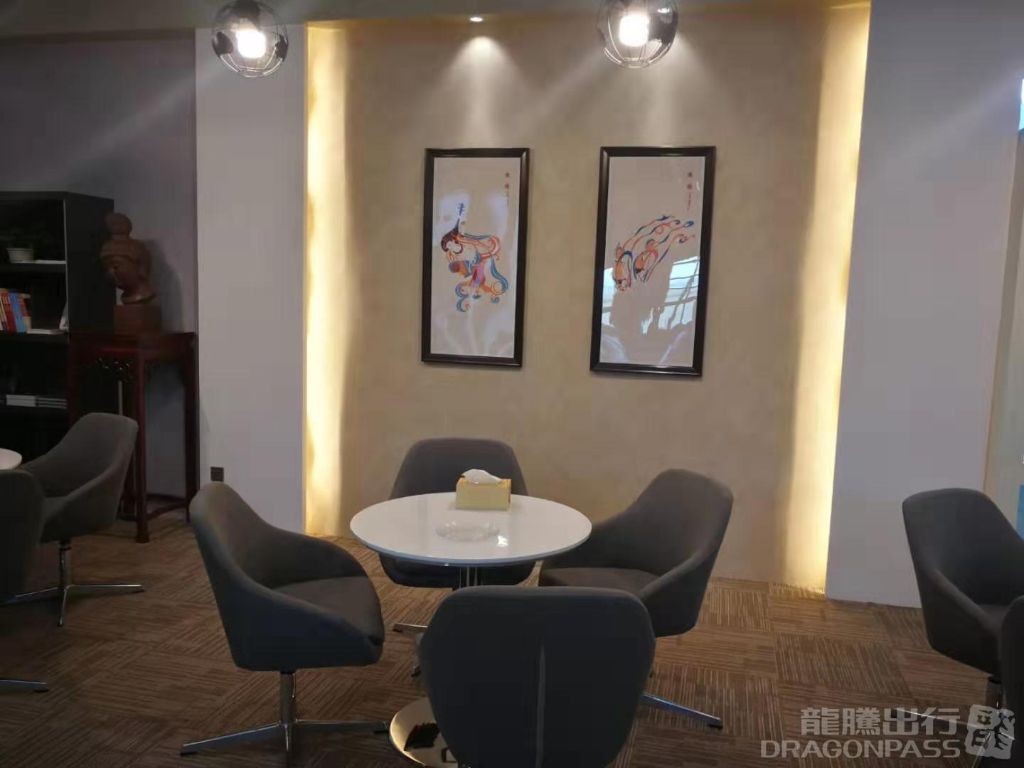 First Class Lounge (No. 2 Lounge) atmosphere, image 3
