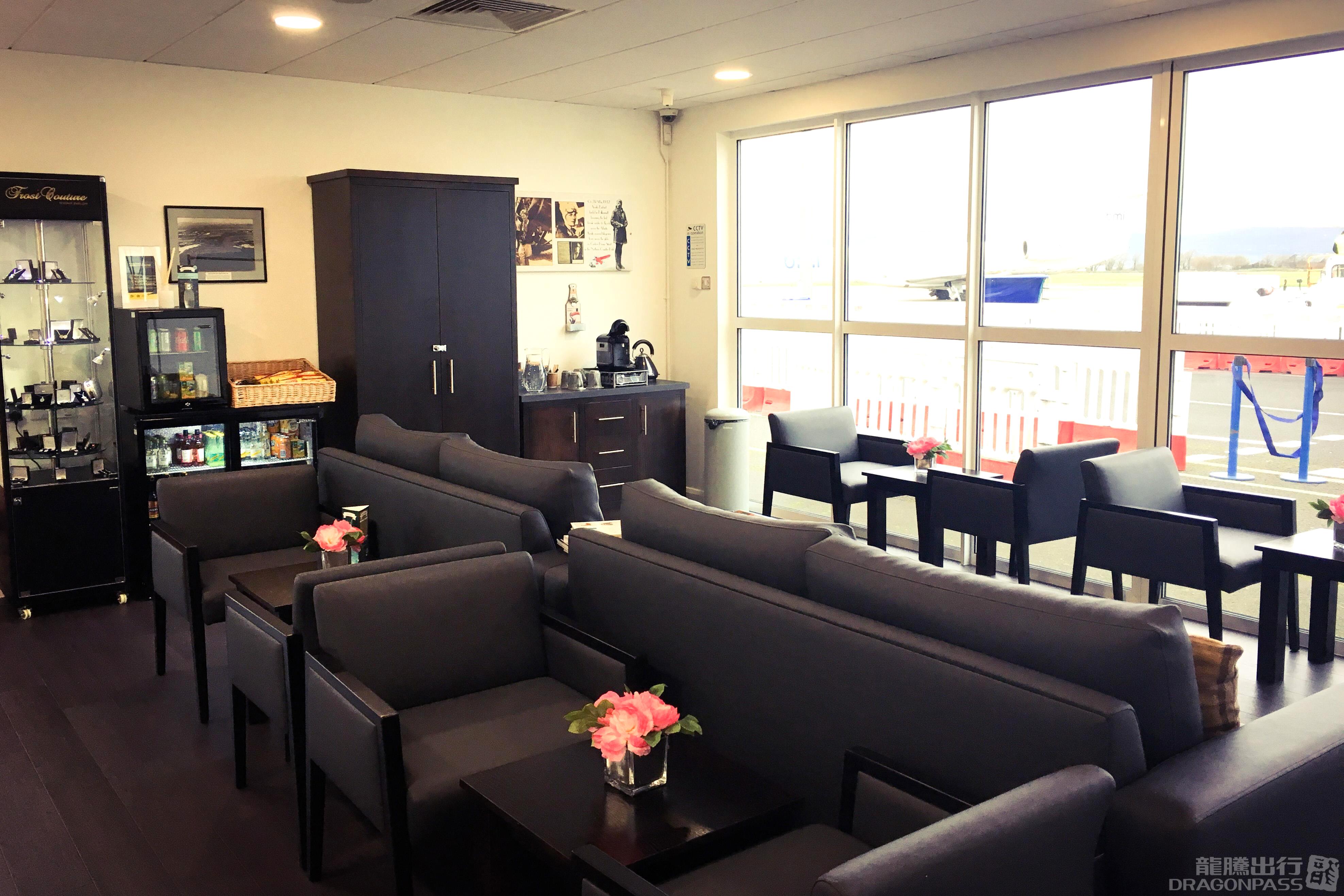 Amelia Earhart Lounge atmosphere, image 2