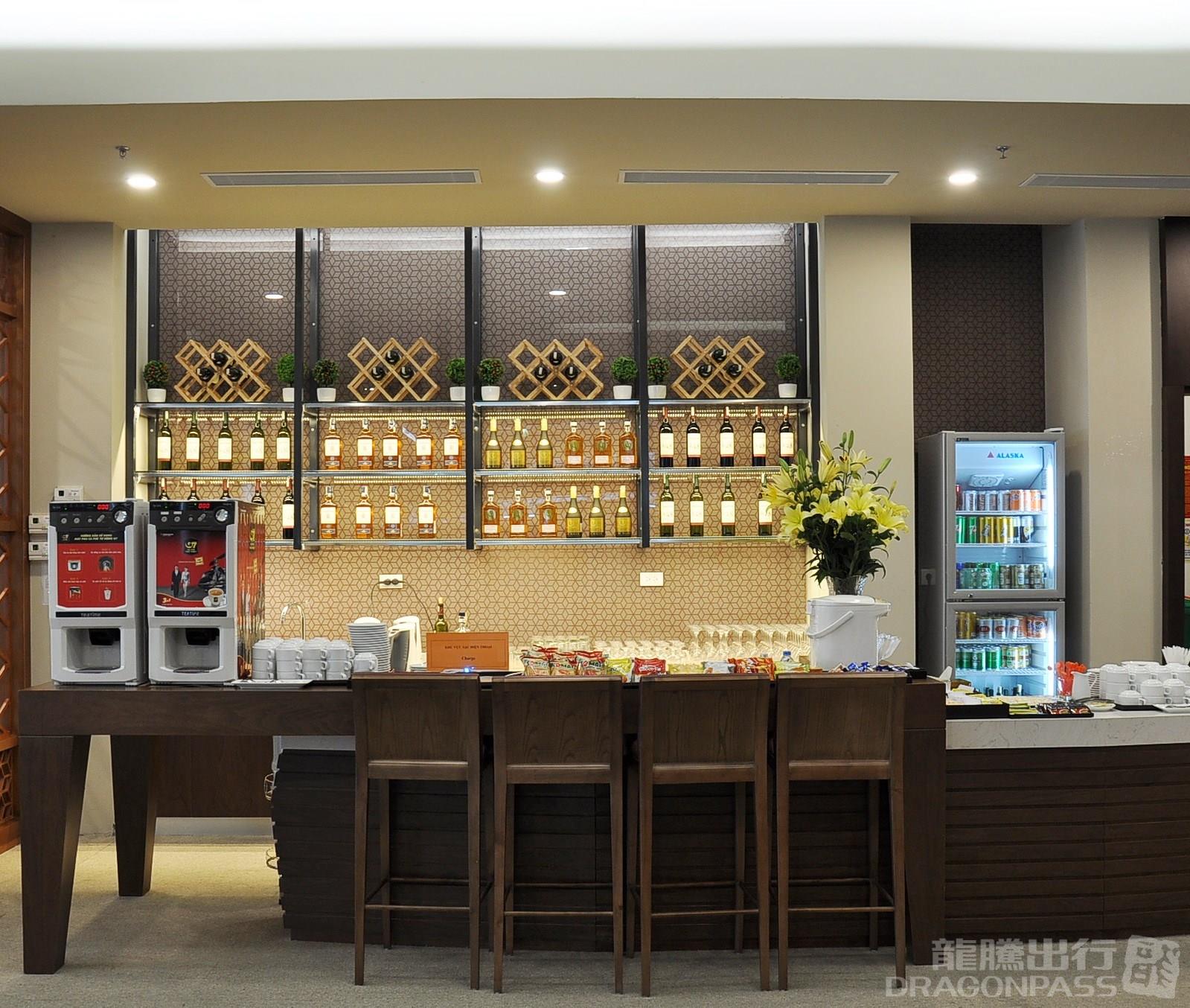 Vietnam Airlines Business Class Lounge (Departures D) atmosphere, image 5