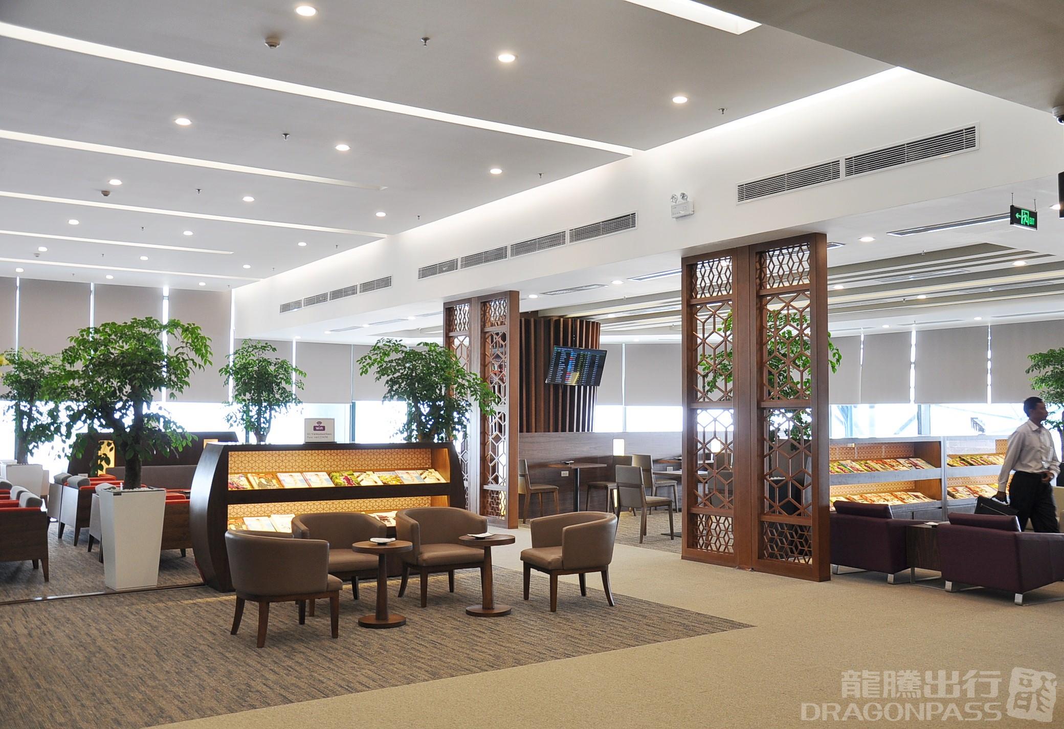 Vietnam Airlines Business Class Lounge (Departures D) atmosphere, image 6