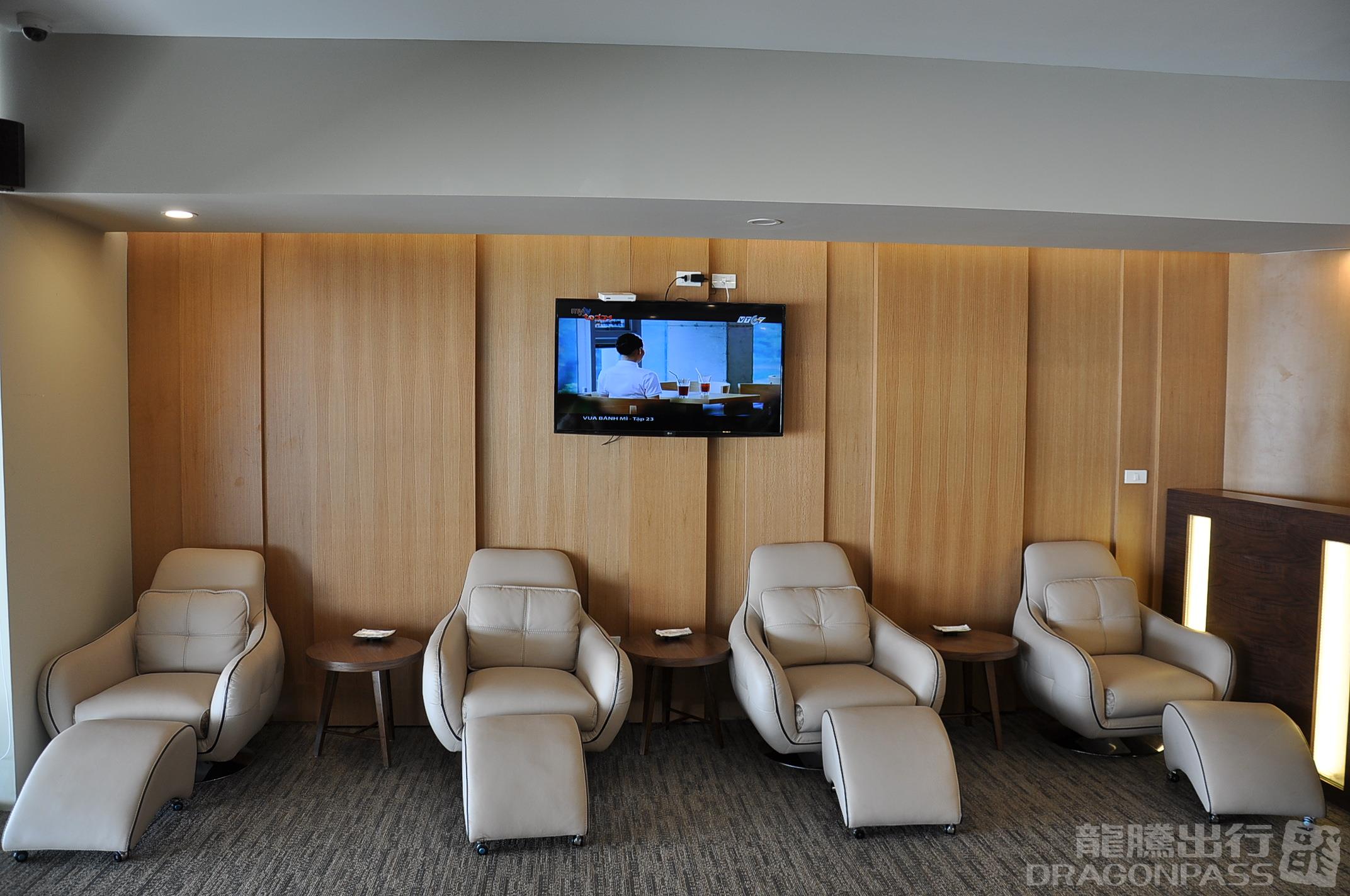 Vietnam Airlines Business Class Lounge (Departures D) atmosphere, image 12