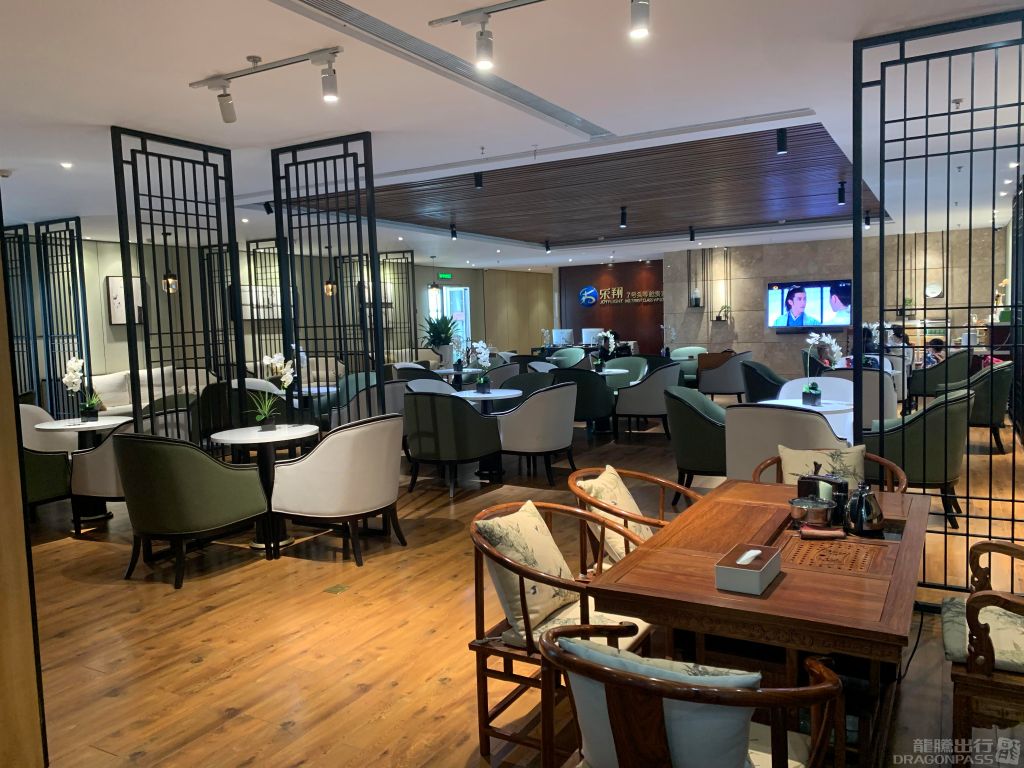 No. 7 First Class Lounge atmosphere, image 8