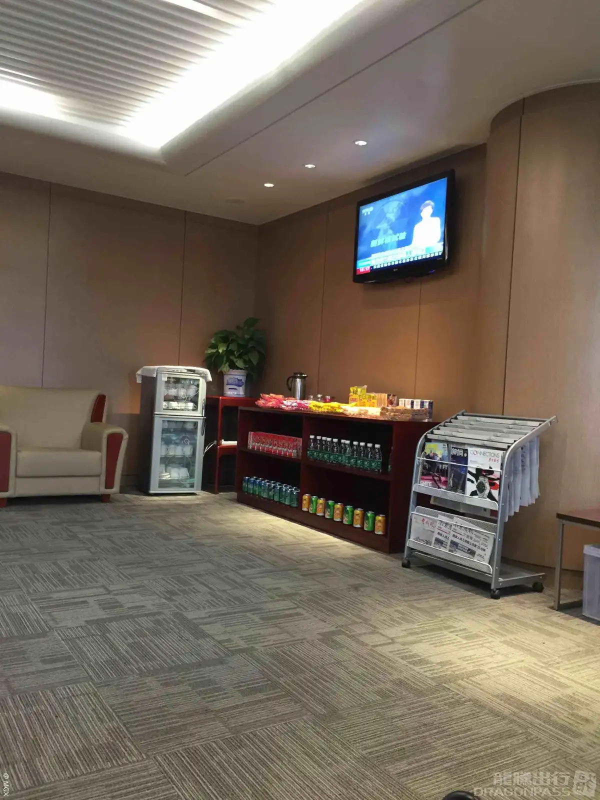 International First Class Lounge – photos 1