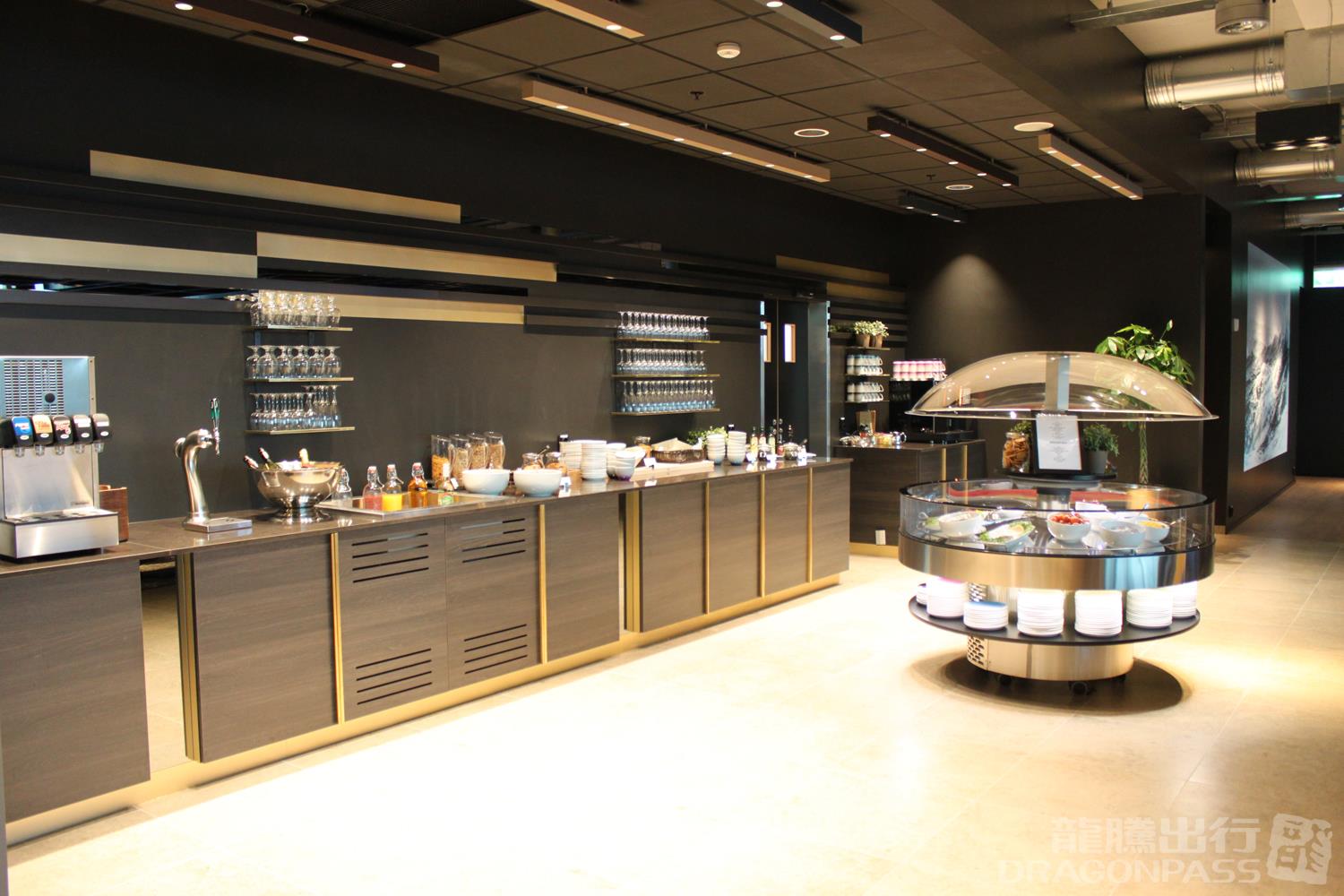 Sola North Sea Lounge — seating area
