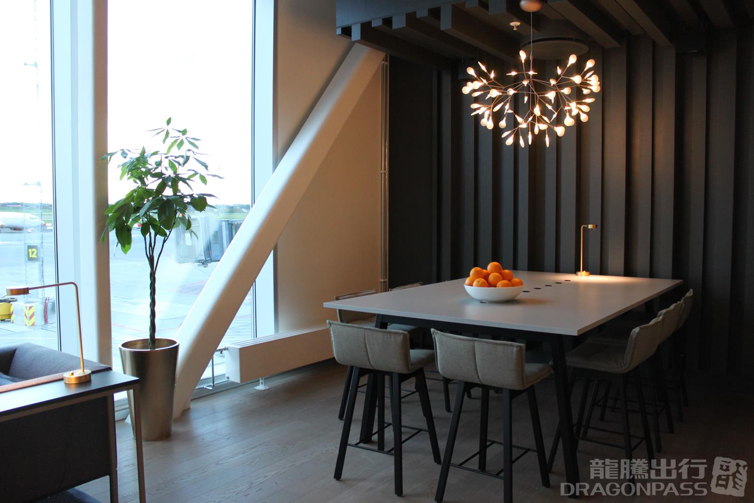 Sola North Sea Lounge — food & bar