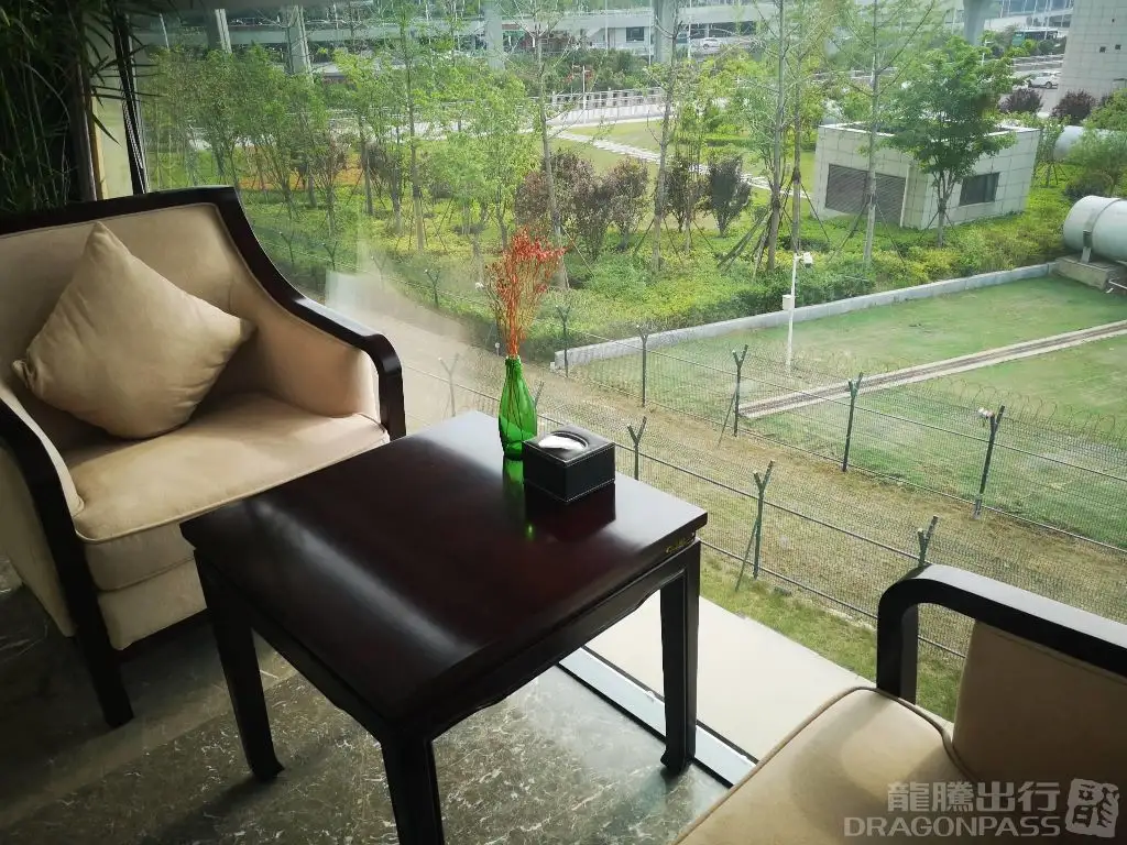 International First Class Lounge – photos 8