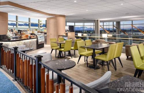 YVRPlaza Premium Lounge (Domestic Pier C)