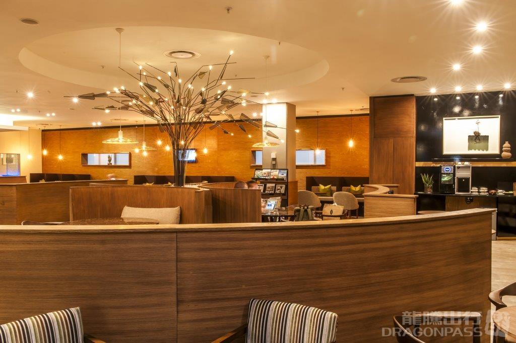 Aspire Airport Lounge — food & bar