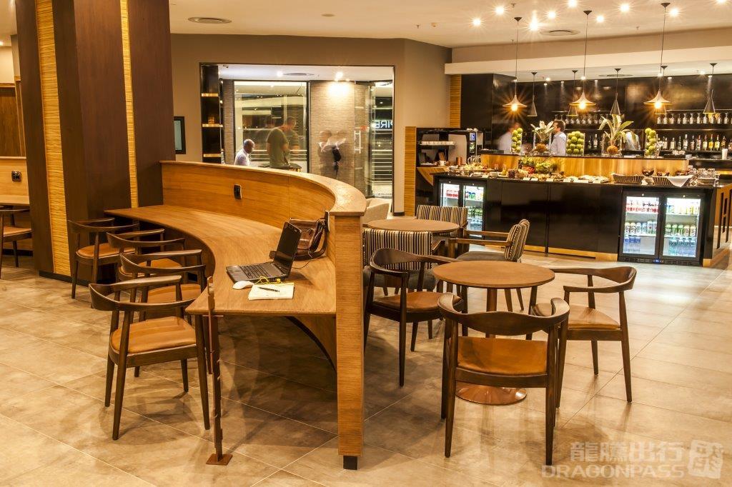 Aspire Lounge atmosphere, image 2