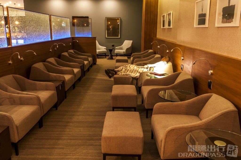 Aspire Lounge atmosphere, image 9