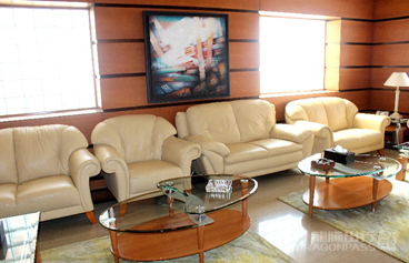 Pearl Lounge (Airside) — food & bar