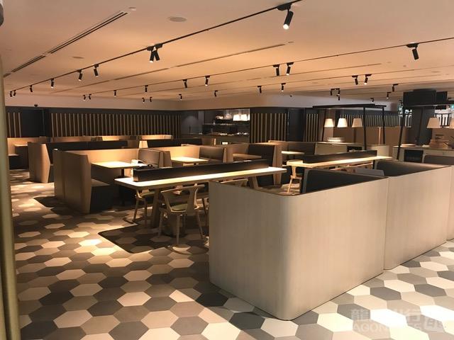 Blossom - Sats & Plaza Pemium Lounge — seating area