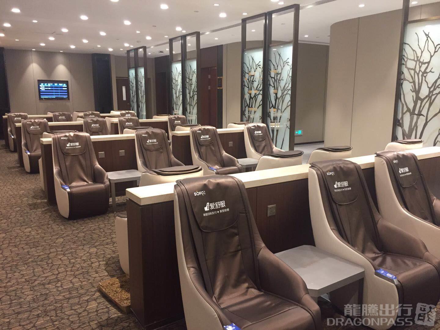 Lounge for Airport Pass Members — food & bar