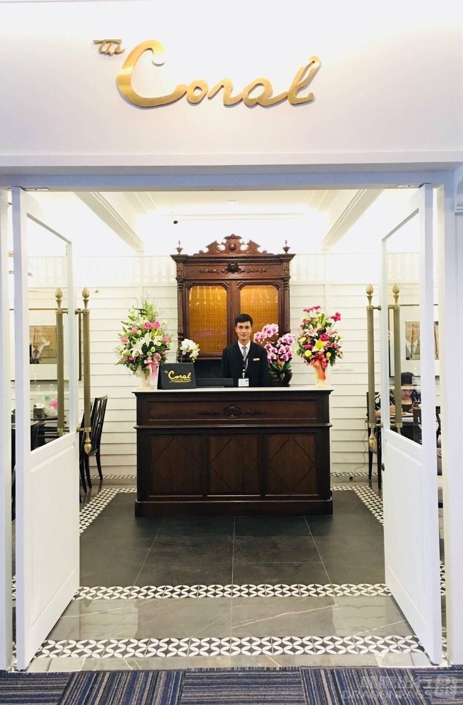 Coral Executive Lounge — food & bar