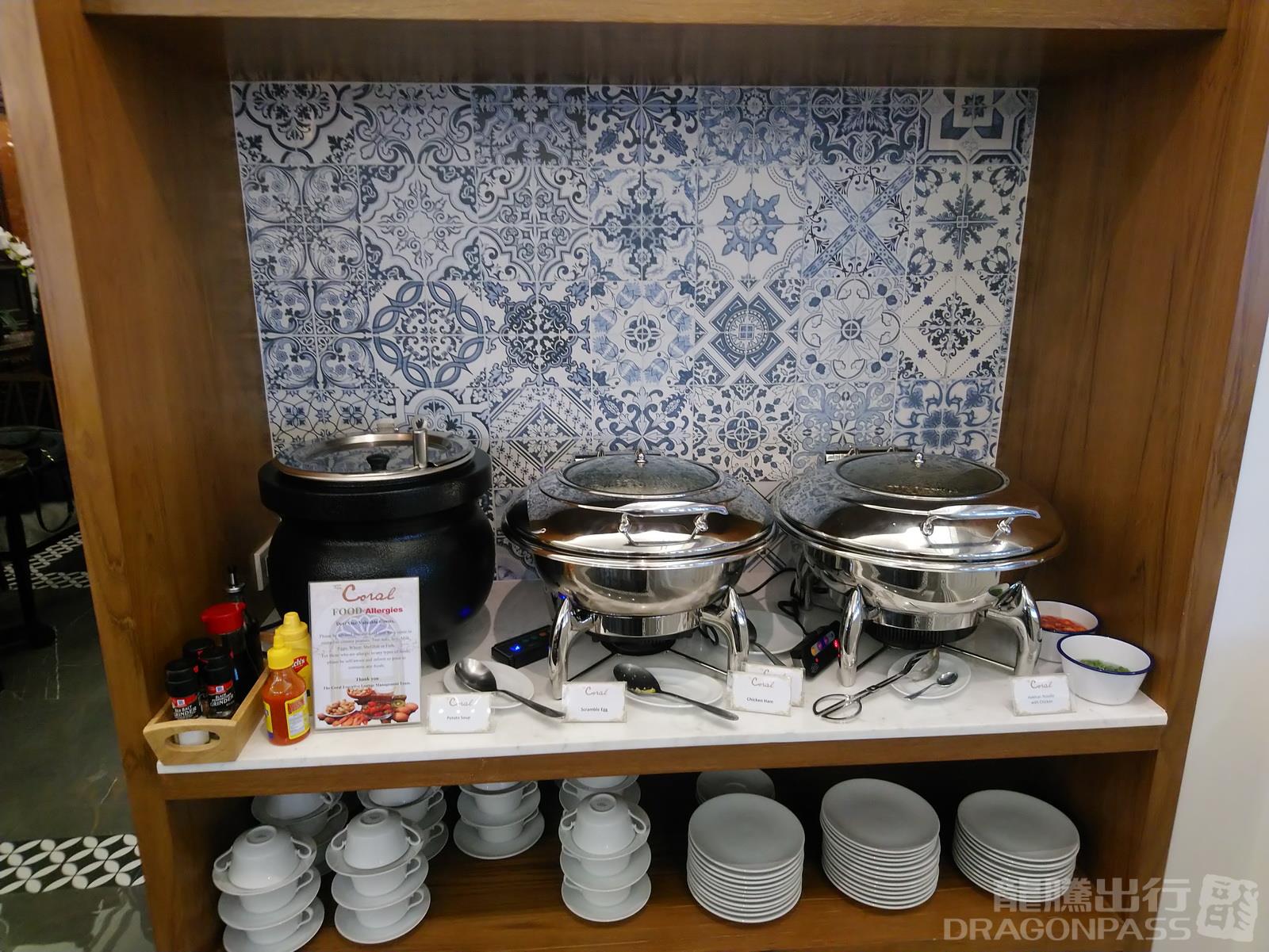 Coral Executive Lounge — food & bar