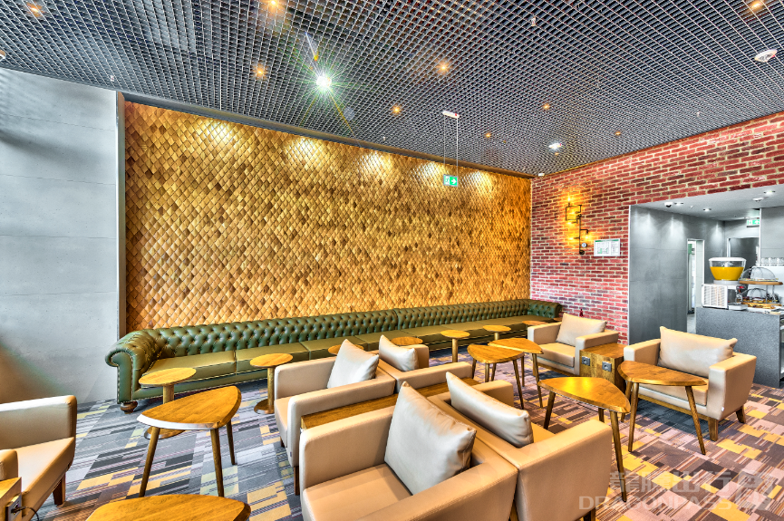 Primeclass Lounge — food & bar