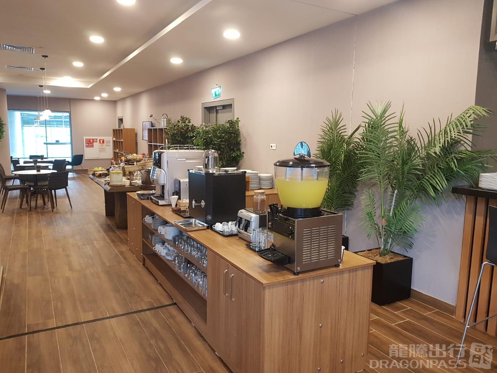 DLM Lounge atmosphere, image 6