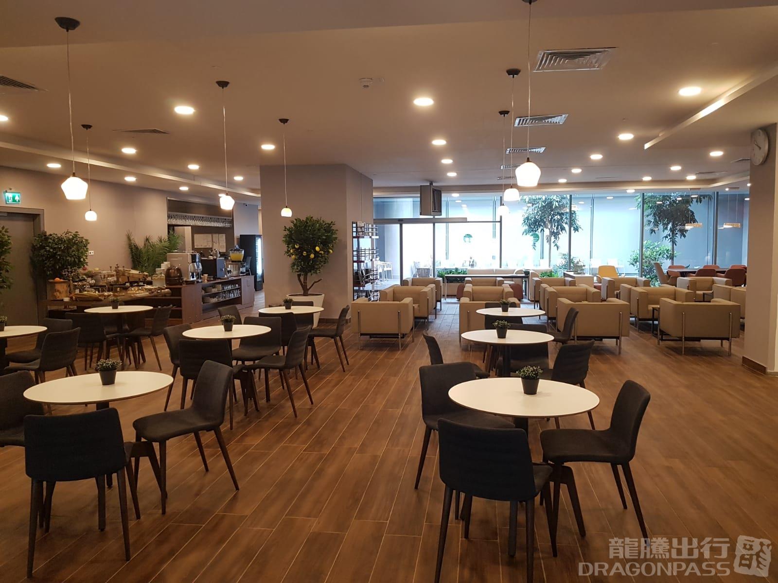 DLM Lounge atmosphere, image 2