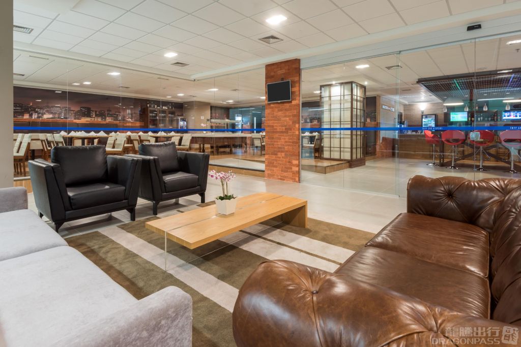 Tryp Gru Airport — food & bar