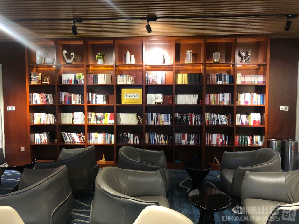 Book Bar atmosphere, image 4