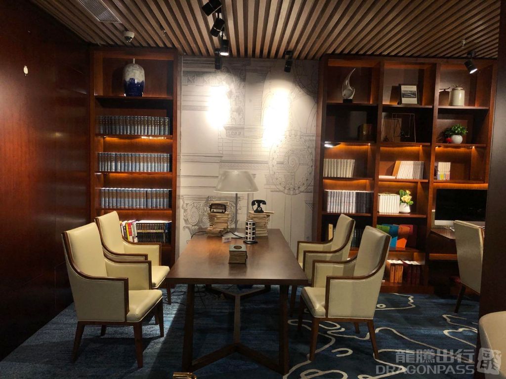 Book Bar atmosphere, image 2