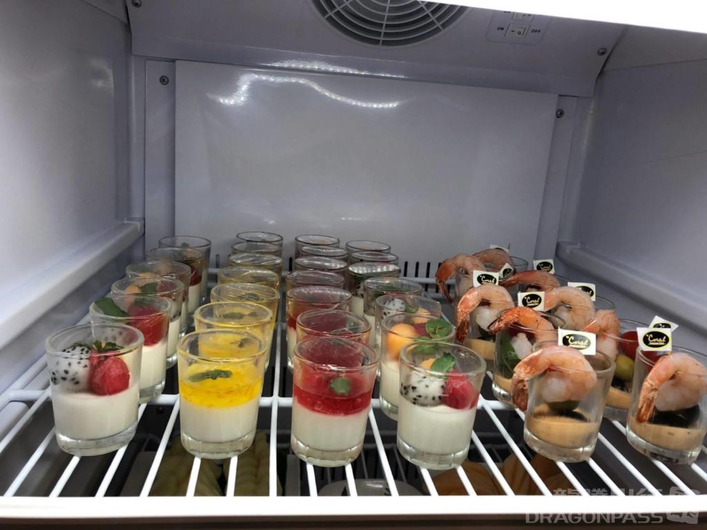 Coral Executive Lounge — food & bar