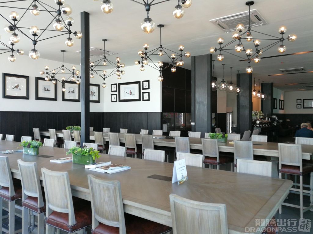 Coral Premium Departure Lounge — food & bar