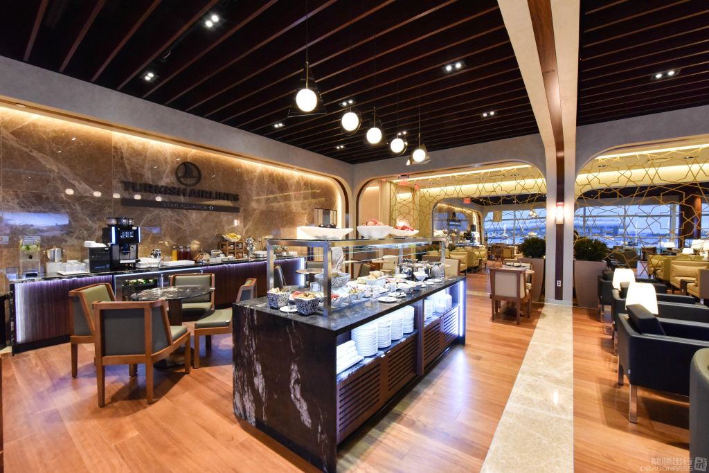 Turkish Airlines Lounge — food & bar